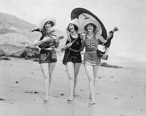 Image of vintage photograph: three bathing beauties with Uke
